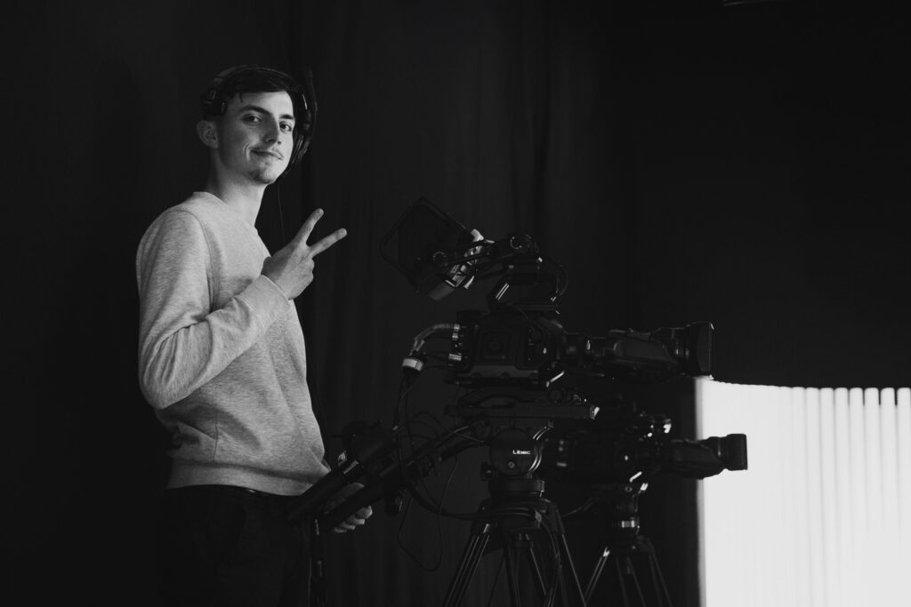 MLV.sk_Tréningom_k_úspechu-studio-na-racku-livestream-telemost-hybridny-event-diskusia (1)