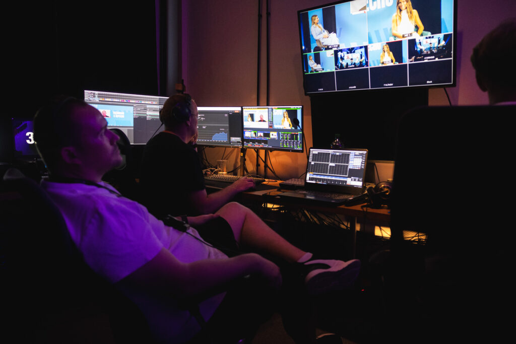 MLV.sk_Tréningom_k_úspechu-studio-na-racku-livestream-telemost-hybridny-event-diskusia (12)