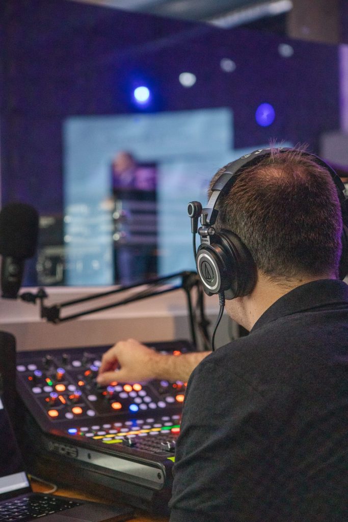 MLV.sk_ConnectedRULEZZ_online_marketingova_konferencia_livestream_Studio_na_Racku (45)