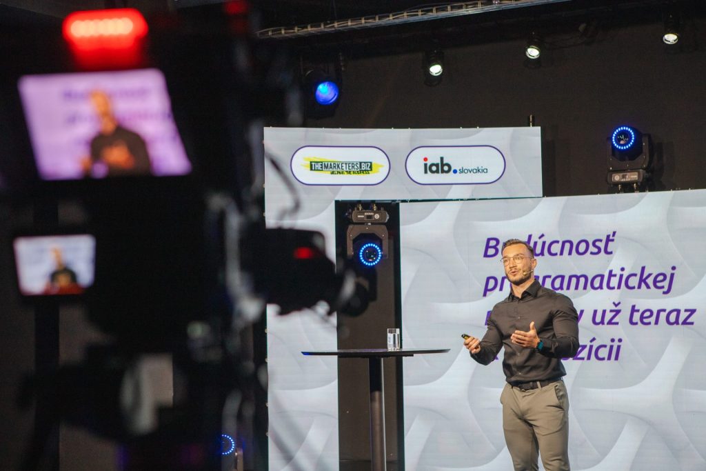 MLV.sk_ConnectedRULEZZ_online_marketingova_konferencia_livestream_Studio_na_Racku (5)