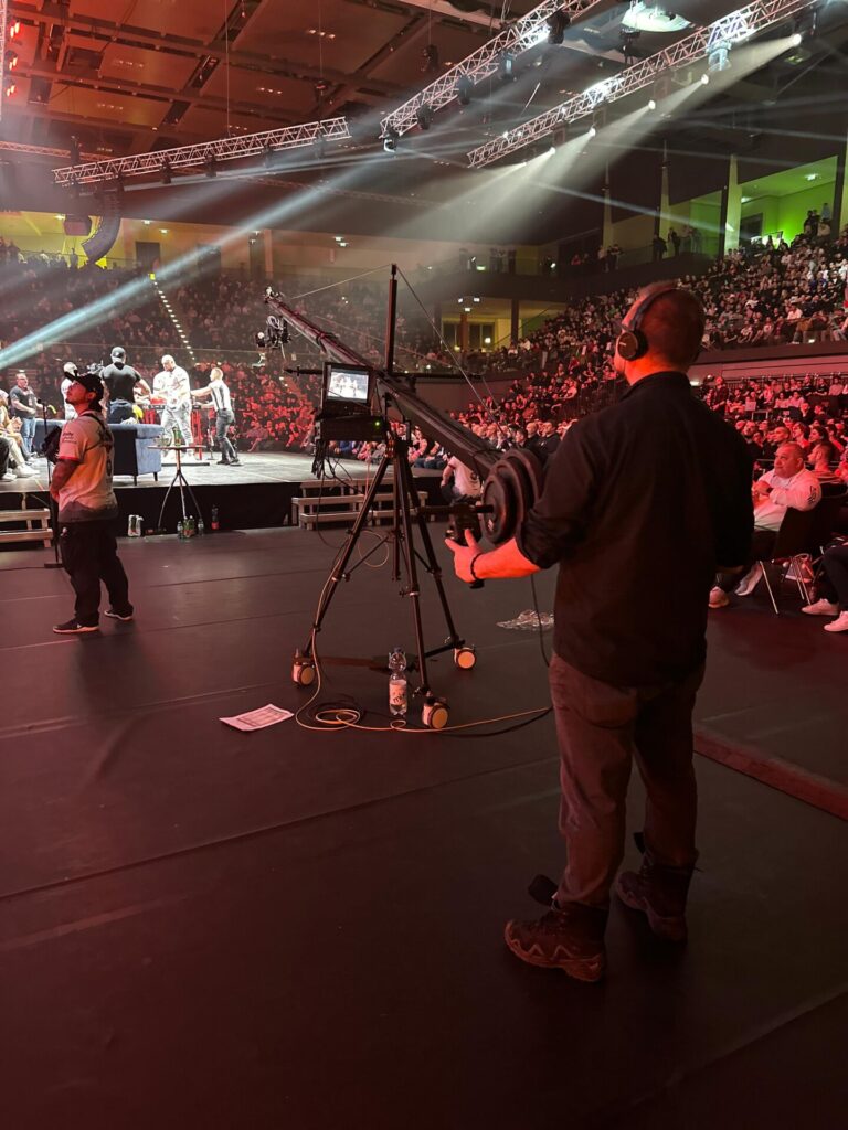 MLV.sk_Armwrestling_east_vs_west_broadcast_LED_screens_stage_design_ozvucenie_osvetlenie_multiversum_schwechat_video_produkcia_color_grading_kamery_replay_kamerovy_zeriav (140)