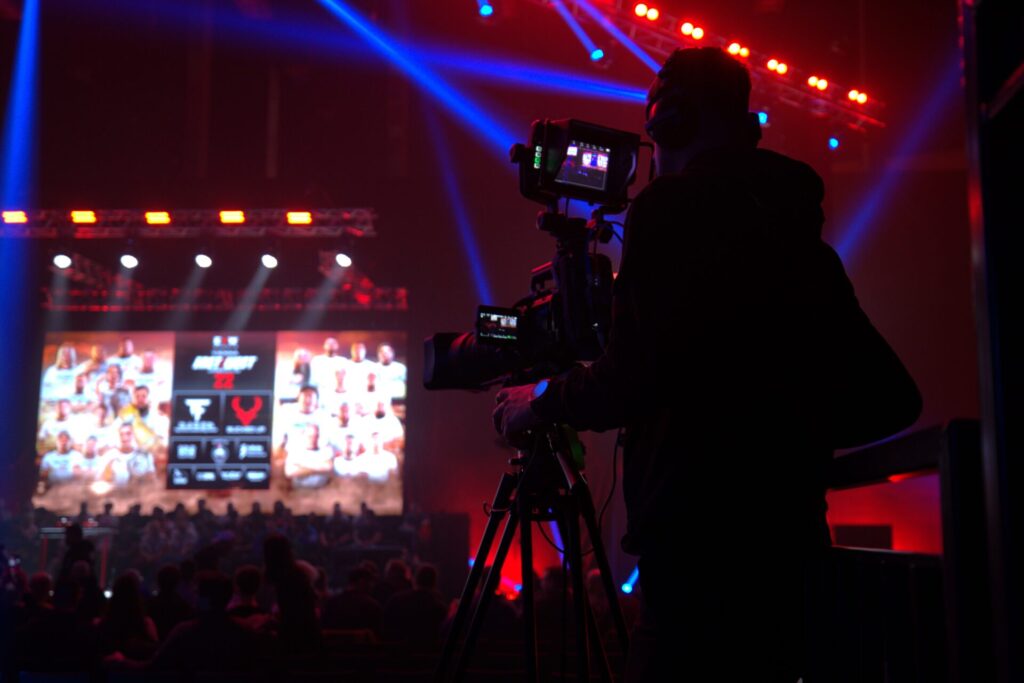 MLV.sk_Armwrestling_east_vs_west_broadcast_LED_screens_stage_design_ozvucenie_osvetlenie_multiversum_schwechat_video_produkcia_color_grading_kamery_replay_kamerovy_zeriav (3)