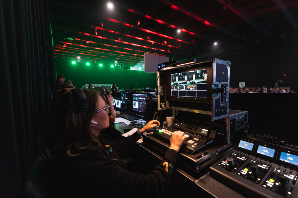 MLV.sk_herbalife_spectacular_2025_konferencia_LED_obrazovka_grafika_animacia_rezia_strih_kamier_svetla_zvuk_stage_magament_hostesing_catering_branding_aftermovie_eventova_fotoprodukcia (1)