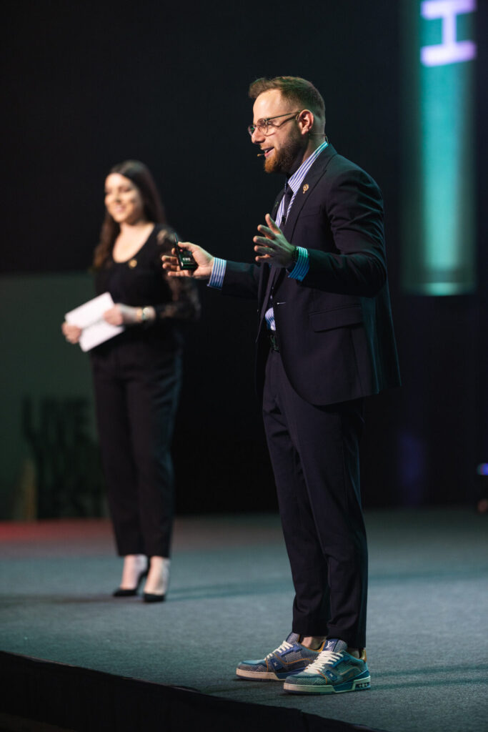 MLV.sk_herbalife_spectacular_2025_konferencia_LED_obrazovka_grafika_animacia_rezia_strih_kamier_svetla_zvuk_stage_magament_hostesing_catering_branding_aftermovie_eventova_fotoprodukcia (14)