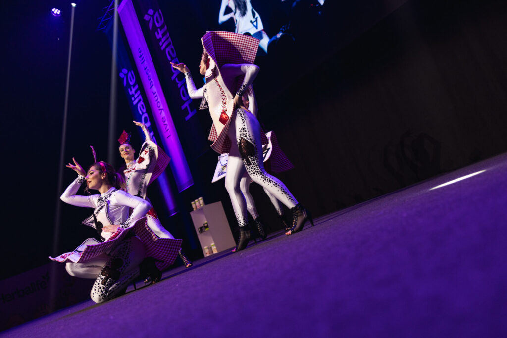 MLV.sk_herbalife_spectacular_2025_konferencia_LED_obrazovka_grafika_animacia_rezia_strih_kamier_svetla_zvuk_stage_magament_hostesing_catering_branding_aftermovie_eventova_fotoprodukcia (15)