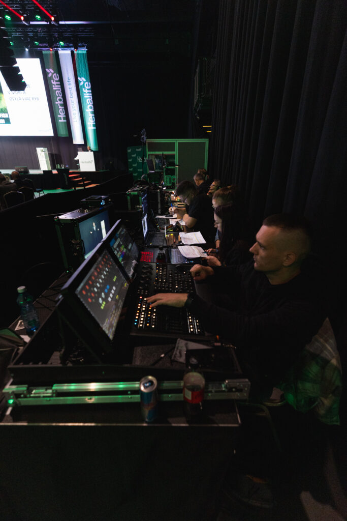 MLV.sk_herbalife_spectacular_2025_konferencia_LED_obrazovka_grafika_animacia_rezia_strih_kamier_svetla_zvuk_stage_magament_hostesing_catering_branding_aftermovie_eventova_fotoprodukcia (2)