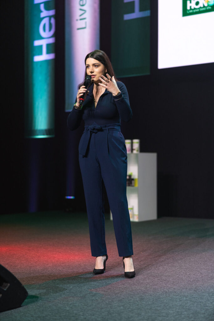 MLV.sk_herbalife_spectacular_2025_konferencia_LED_obrazovka_grafika_animacia_rezia_strih_kamier_svetla_zvuk_stage_magament_hostesing_catering_branding_aftermovie_eventova_fotoprodukcia (23)