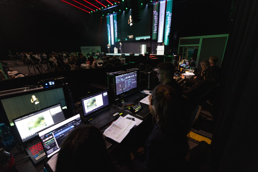 MLV.sk_herbalife_spectacular_2025_konferencia_LED_obrazovka_grafika_animacia_rezia_strih_kamier_svetla_zvuk_stage_magament_hostesing_catering_branding_aftermovie_eventova_fotoprodukcia (3)