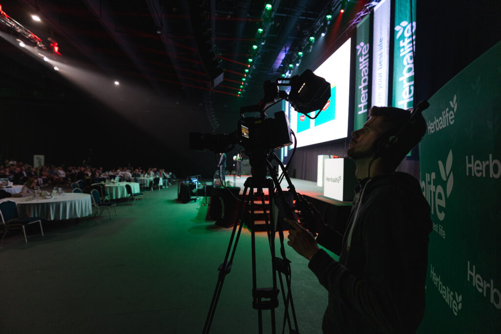 MLV.sk_herbalife_spectacular_2025_konferencia_LED_obrazovka_grafika_animacia_rezia_strih_kamier_svetla_zvuk_stage_magament_hostesing_catering_branding_aftermovie_eventova_fotoprodukcia (4)