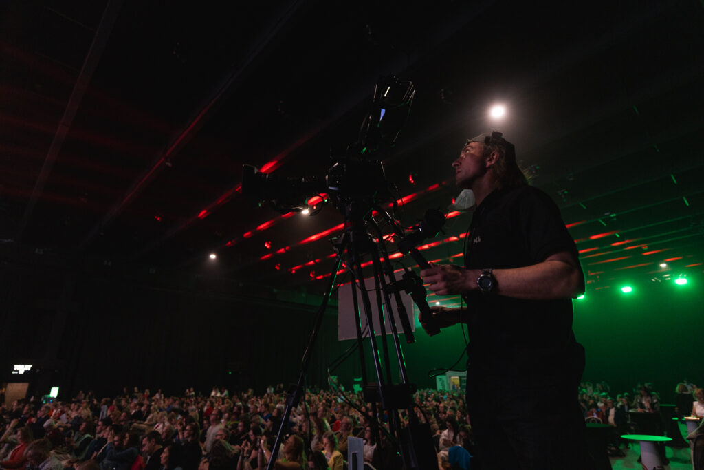 MLV.sk_herbalife_spectacular_2025_konferencia_LED_obrazovka_grafika_animacia_rezia_strih_kamier_svetla_zvuk_stage_magament_hostesing_catering_branding_aftermovie_eventova_fotoprodukcia (6)