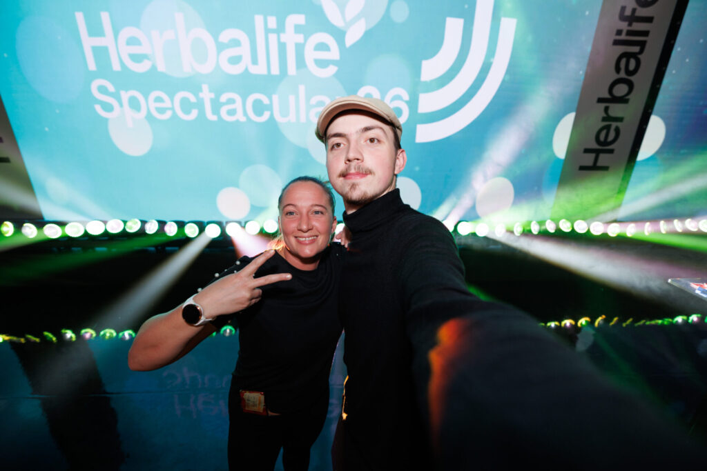 MLV.sk_herbalife_spectacular_event_LED_obrazovky_zvuk_svetla_kamery_kamerovy_prenos_strih_kamier_portovanie_aftermovie_eventove_foto (16)