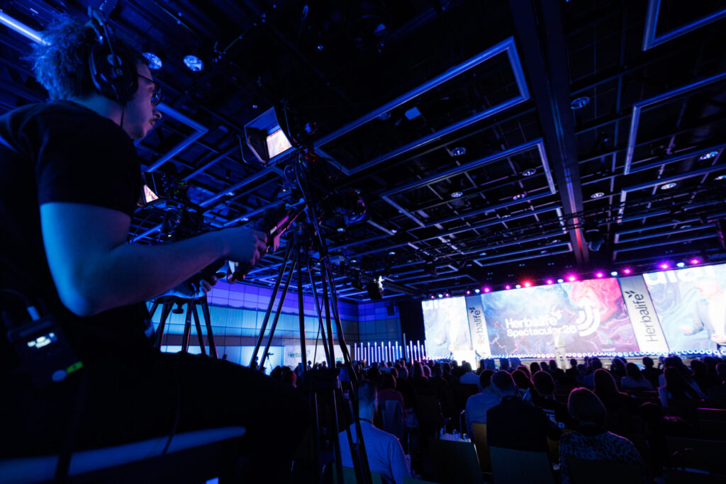 MLV.sk_herbalife_spectacular_event_LED_obrazovky_zvuk_svetla_kamery_kamerovy_prenos_strih_kamier_portovanie_aftermovie_eventove_foto (4)