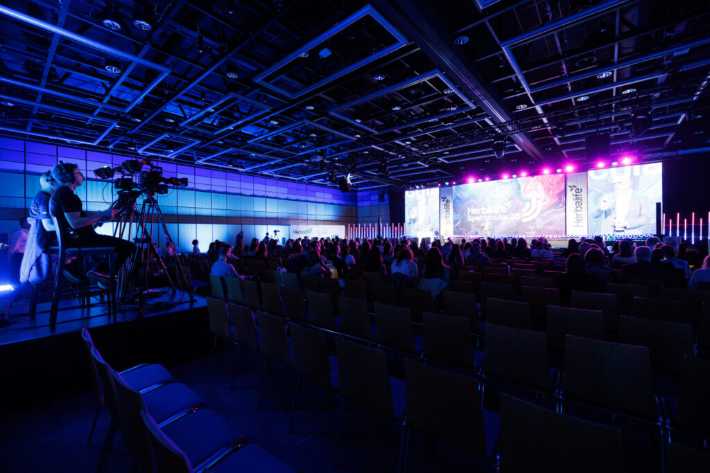 MLV.sk_herbalife_spectacular_event_LED_obrazovky_zvuk_svetla_kamery_kamerovy_prenos_strih_kamier_portovanie_aftermovie_eventove_foto (6)