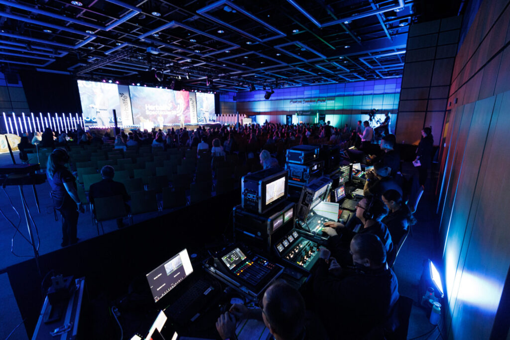 MLV.sk_herbalife_spectacular_event_LED_obrazovky_zvuk_svetla_kamery_kamerovy_prenos_strih_kamier_portovanie_aftermovie_eventove_foto (8)